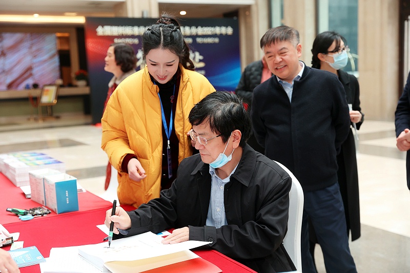 網(wǎng)紅校長(zhǎng)鄭強(qiáng)教授（《塑料工業(yè)》雜志編委）