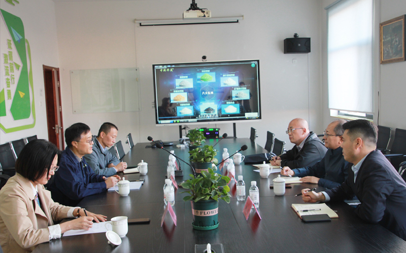 青島市委臺(tái)港澳辦等領(lǐng)導(dǎo)在青島中新華美塑料有限公司座談會(huì)
