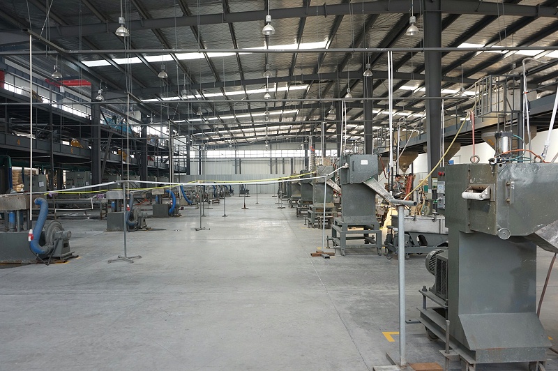 青島中新華美塑料有限公司車(chē)間