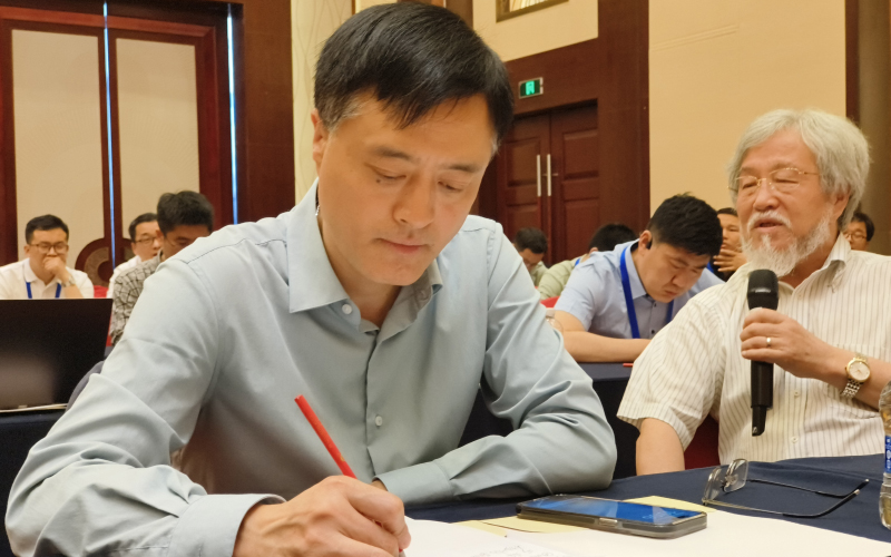 《塑料工業(yè)》理事會副理事長、第10屆編委會編委、青島中新華美總經(jīng)理王東