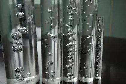 塑料注塑加工過程中出現(xiàn)塑料制品氣泡問題，應(yīng)該如何解決？