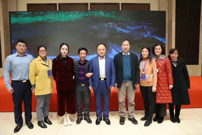 《塑料工業(yè)》全體人員與蹇錫高院士、王玉忠院士、劉孝波教授合影留念